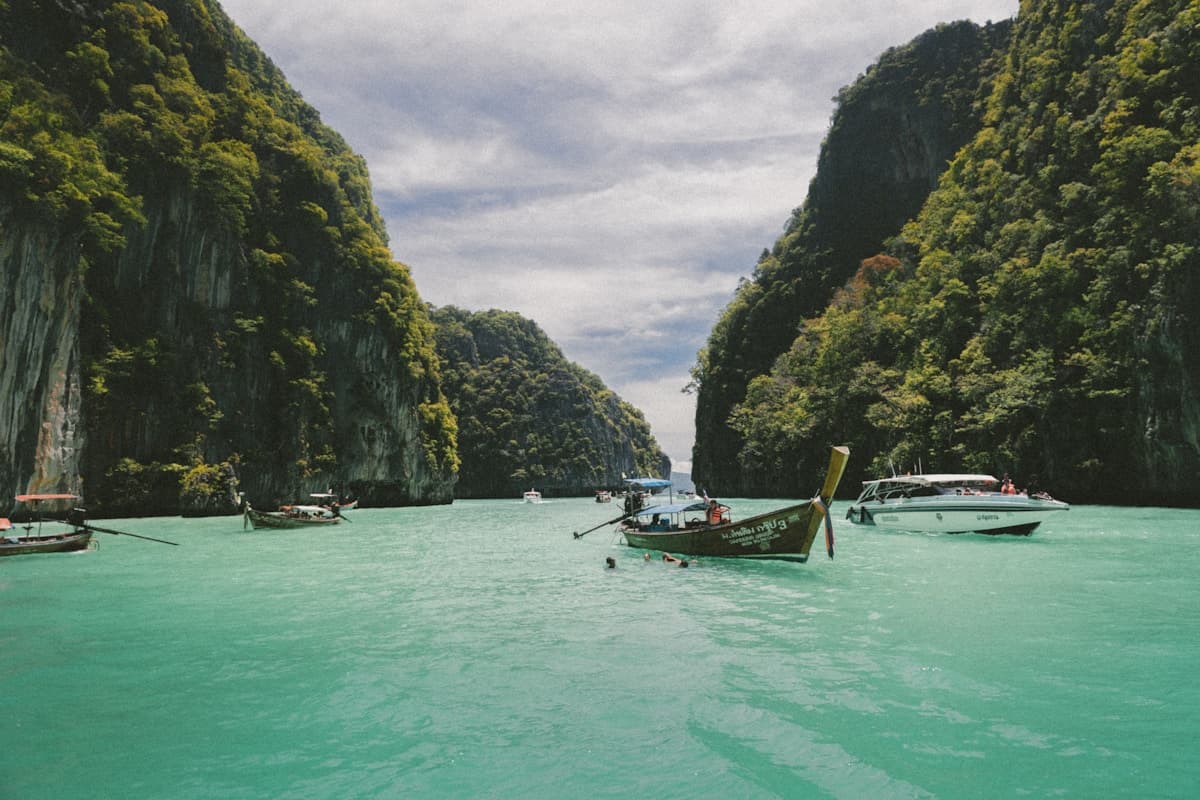 Essential Thai for Travel: 30 Phrases for Airport, Hotel, Shopping [Save for Quick Reference]